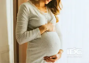 Phụ nữ mang thai niềng răng được không?