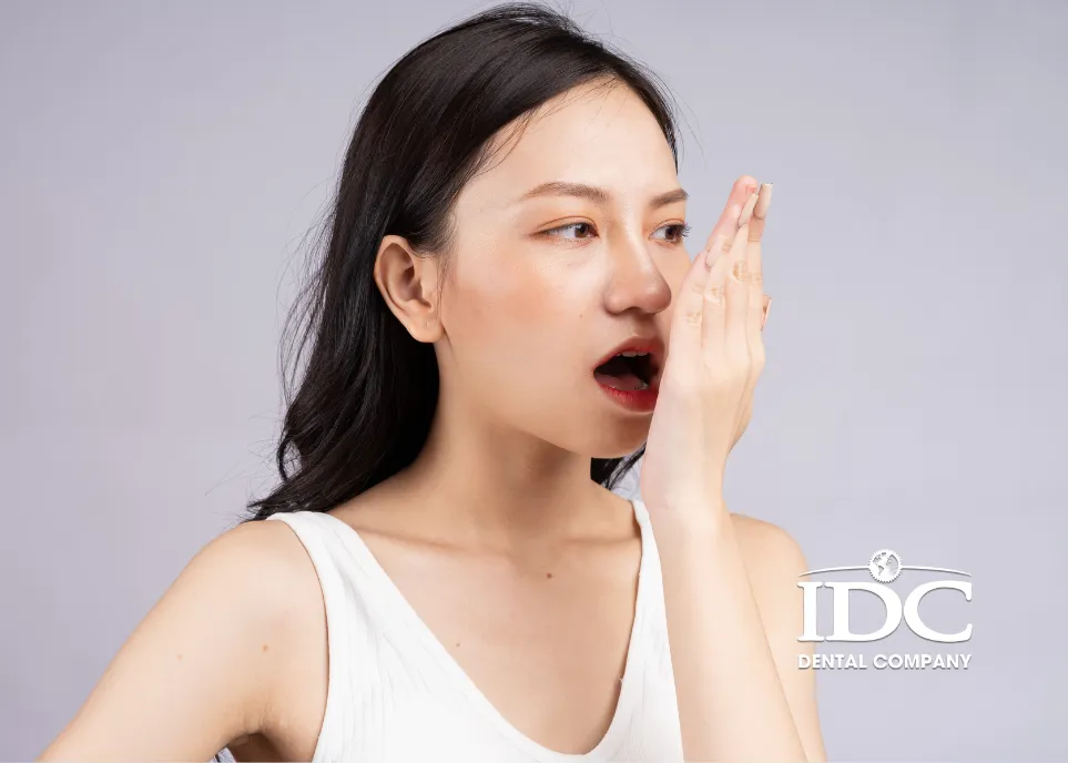 Vôi răng gây hôi miệng kéo dài