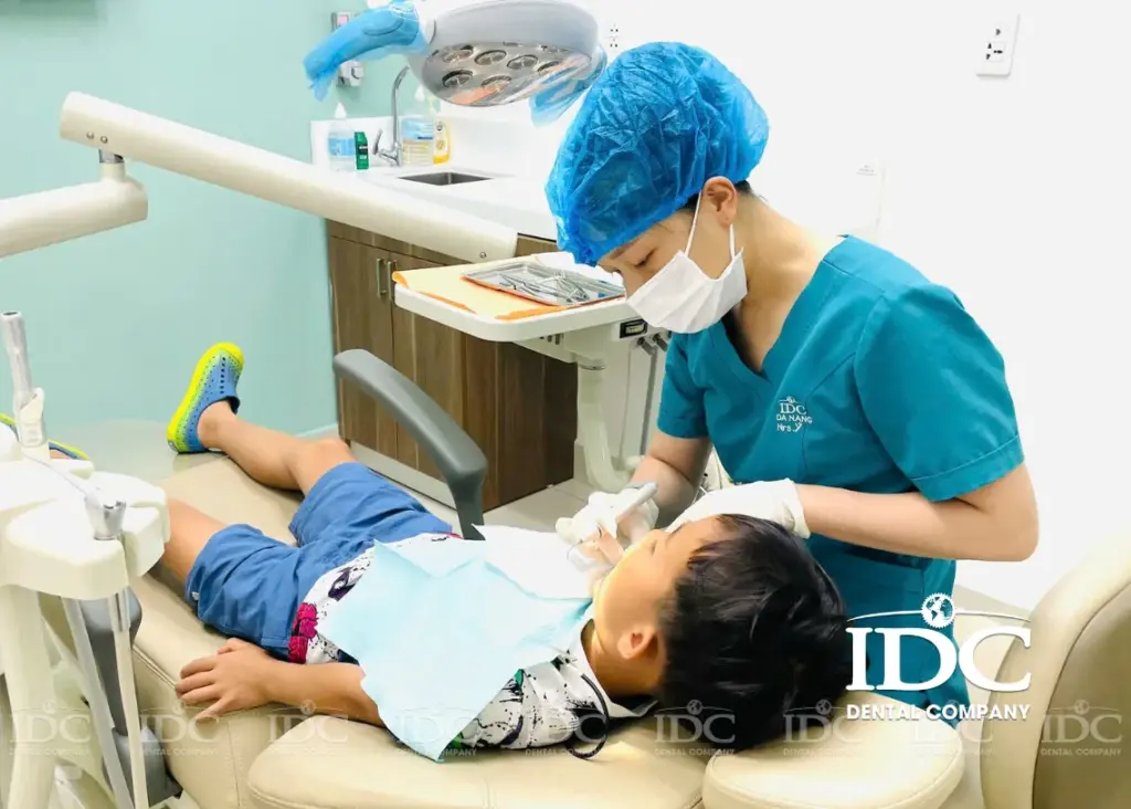 Khám răng cho trẻ tại nha khoa IDC